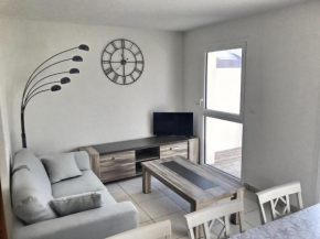Pavillon climatisé à 500m de la plage avec jardin